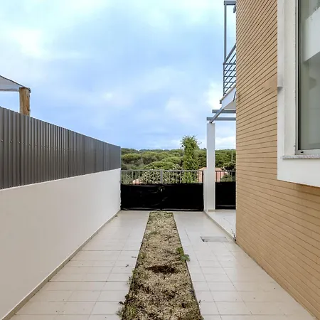 Beachside With Private Garden Vakantiehuis