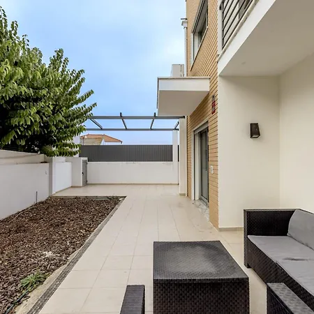 Beachside With Private Garden *