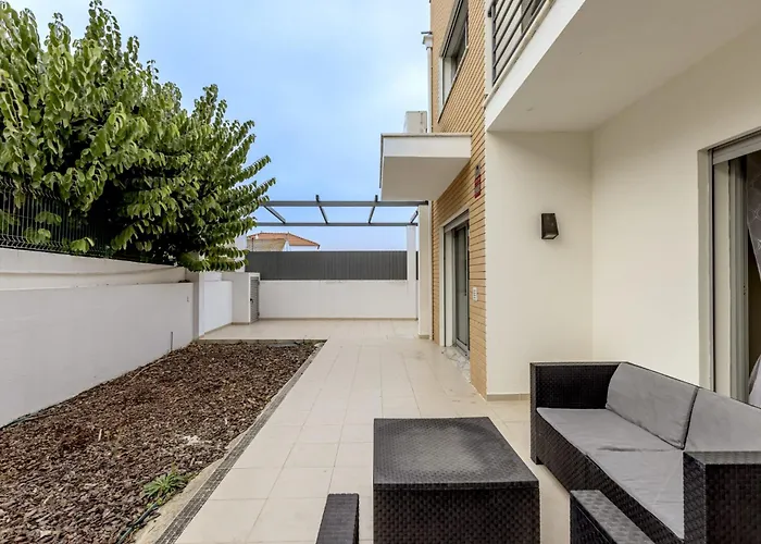 Beachside With Private Garden *