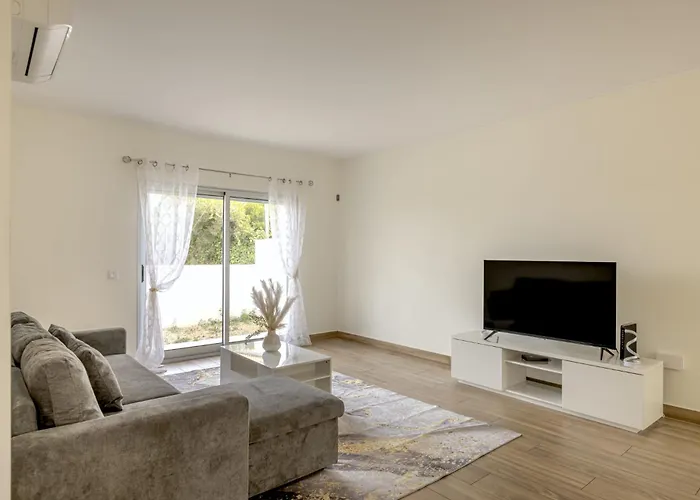 Beachside With Private Garden Vakantiehuis